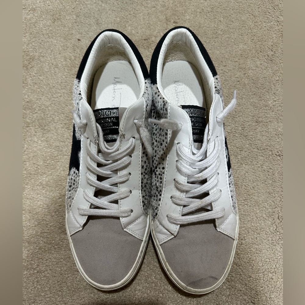 Vici Women’s sneakers Size 11